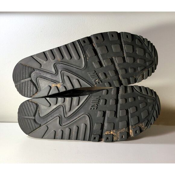 Athletic_Shoes